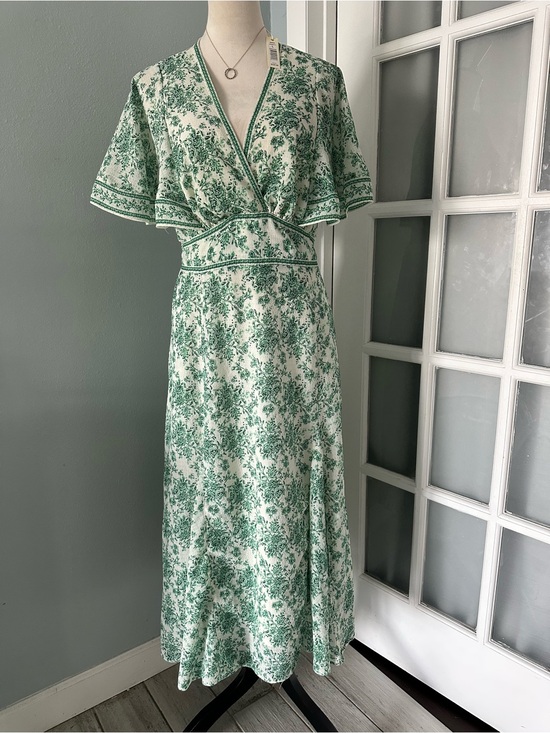 Max Studio Dresses & Skirts - Max Studio Green and Cream Floral Wrap Maxi Dress